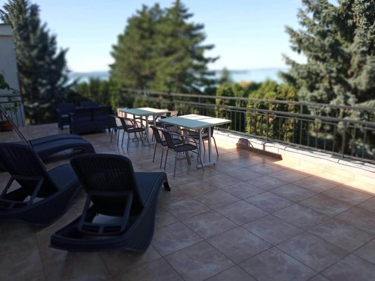 Pergola Panzio Hotel Balatonfoldvar Exterior photo