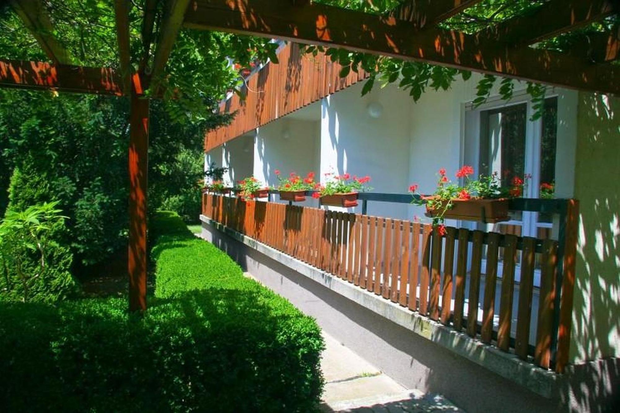 Pergola Panzio Hotel Balatonfoldvar Exterior photo
