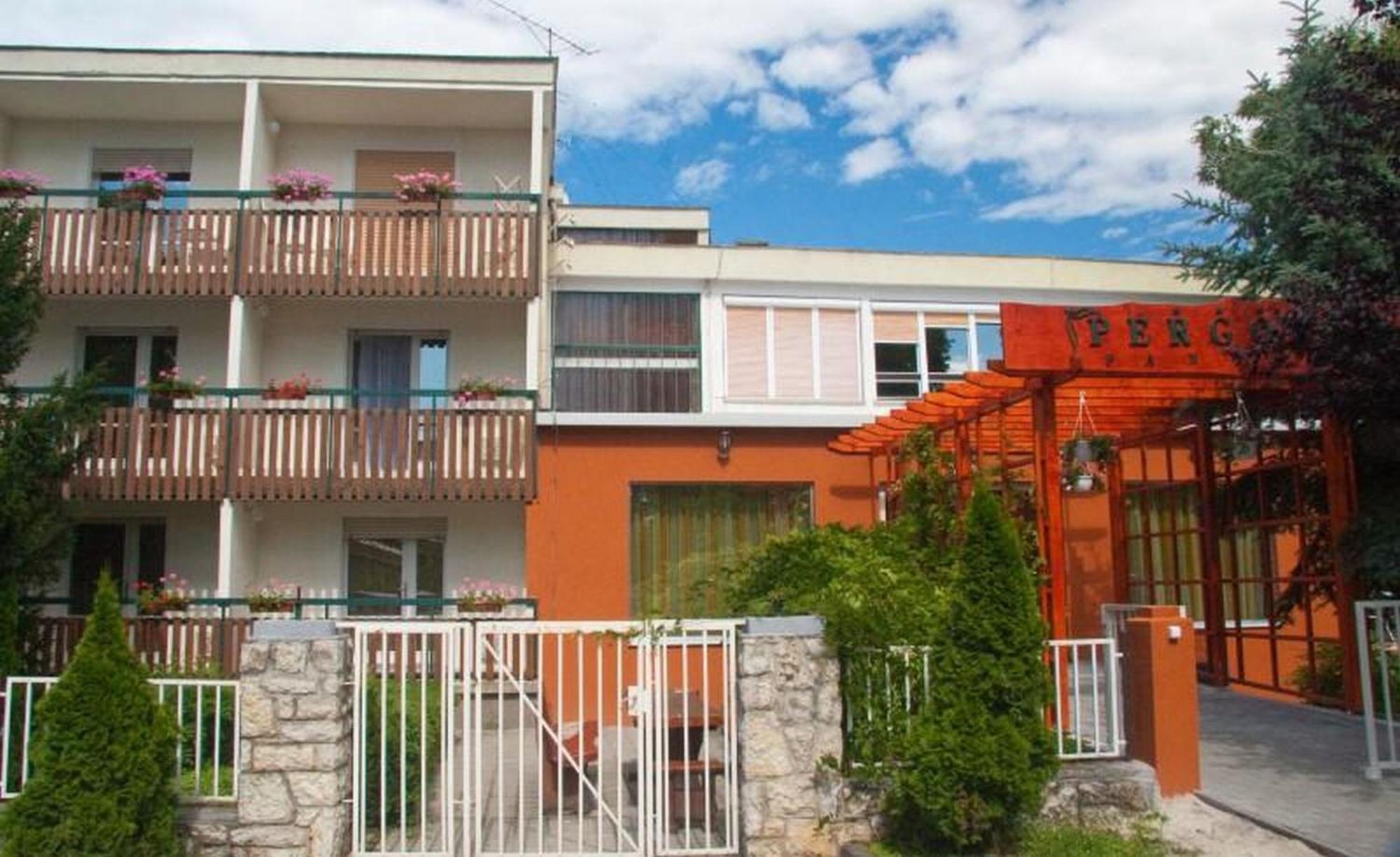 Pergola Panzio Hotel Balatonfoldvar Exterior photo